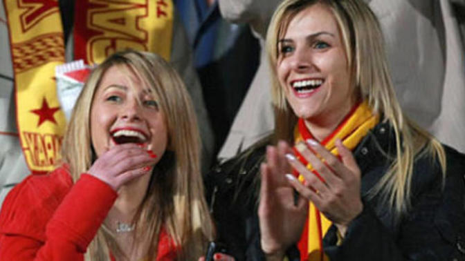 Galatasaraylı Kadını Sevmek İçin Nedenler!!