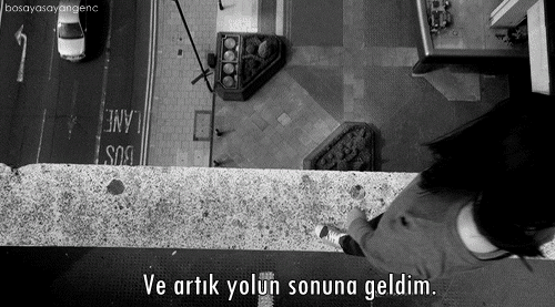 Ayrılık Sonrası Her Kadının "Değişik Tepki" Verdiği Tuhaf Davranışlar!