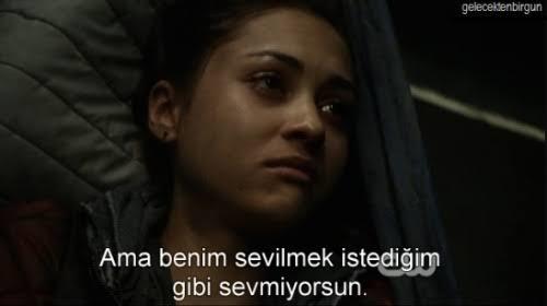 Erkeklerin Kırmızı Kart Gösterdiği Kadınların Yapmaktan Vazgeçemediği Davranışlar!