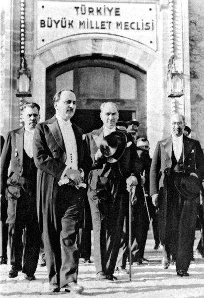 Cumhuriyetimizin 93. Yılı! Cumhuriyetimizin Kurucusu Mustafa Kemal Atatürk'ün Cumhuriyet İle İlgili 10 Sözü