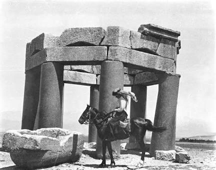 Çöl Kraliçesi Lowthian Gertrude Bell