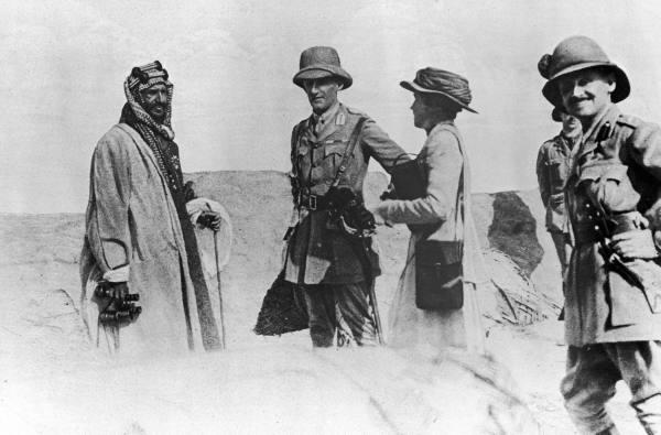 Çöl Kraliçesi Lowthian Gertrude Bell