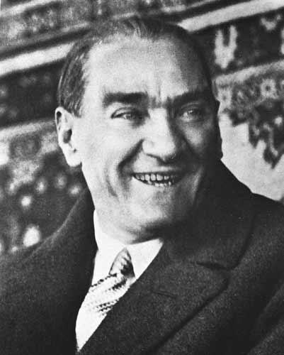 Kaygılanma Çocuk! Herkes Ölür, Kimi Toprağa Kimi Yüreğe Gömülür