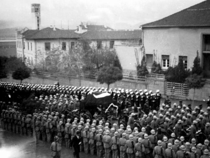 Kaygılanma Çocuk! Herkes Ölür, Kimi Toprağa Kimi Yüreğe Gömülür