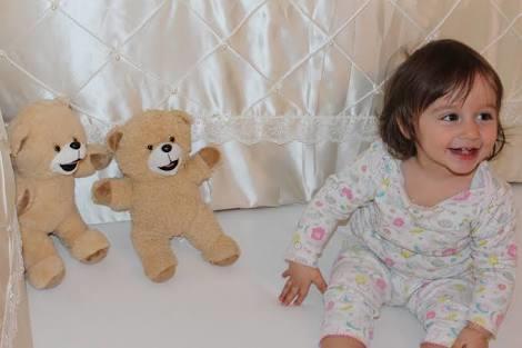 Oyuncak Ayıcığa veya Yastığa Sarılarak Uyuyan Kadınlara Sarılmak Için 8 Neden
