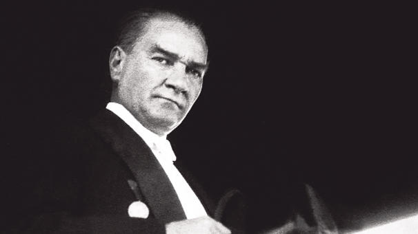 Sanki Hala Yaşıyor Gibi