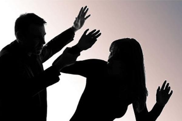 Kadına Taciz ve Şiddet Uygulamak İnsanlığın En Büyük Darbesidir!