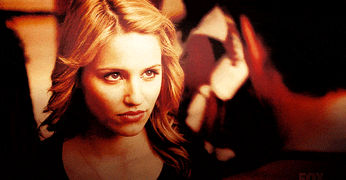 Gerçek Hayatta Başı Bağlı Olan, Sanal Hayatta Bekarım Diyen Kızların 6 Özelliği