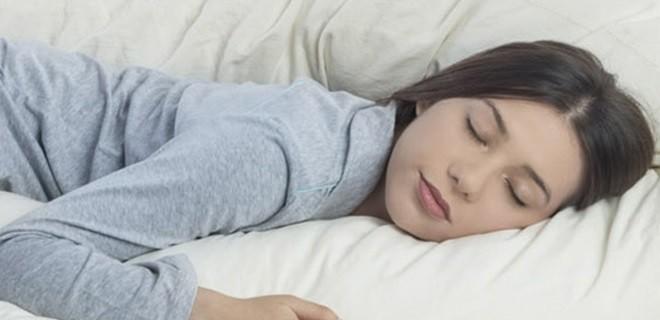 Küçük Göğüslü Olmak O Kadar da İç Karartıcı Bir Durum Değil