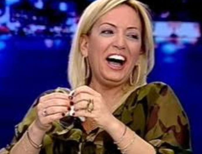 Bir Kadının Sizden Hoşlandığını Anlamanın 5 Yolu