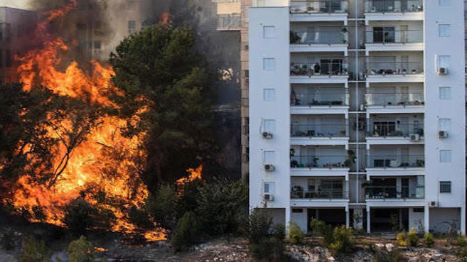 Ezan Yasaklandı, İsrail 13 Dev Yangın İle Hala Mücadele Ediyor