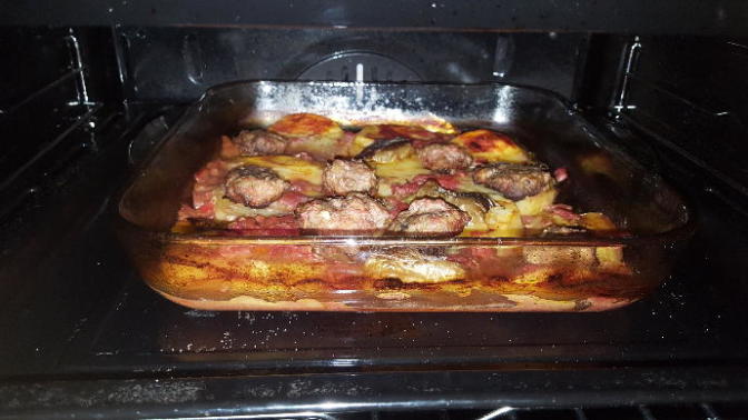 Fırında Patatesli Leziz Köfteler