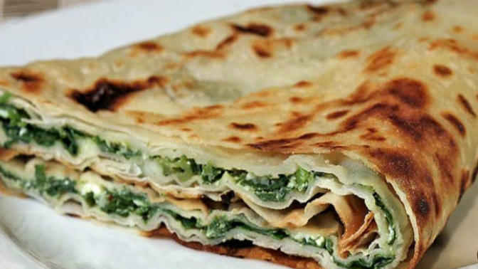 Çayın  ya da  Ayranın yanında Lezzetli Olan Ispanaklı Gözleme Tarifi!