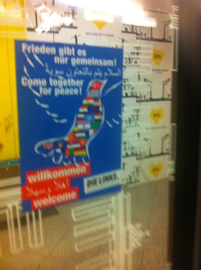 Berlin Metrosundaki Çıkartmanın Anlamı