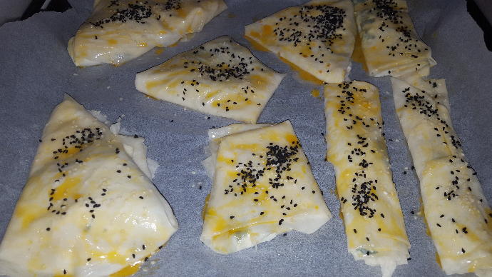 Ispanaklı ve Peynirli Pofuduk Börekler