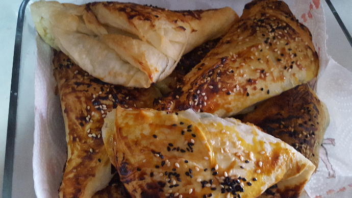 Ispanaklı ve Peynirli Pofuduk Börekler