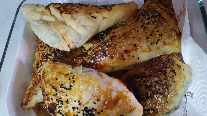 Ispanaklı ve Peynirli Pofuduk Börekler