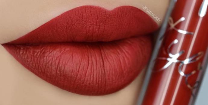 En Güzel Dudaklara Sahip Kadın İle Tanışın!