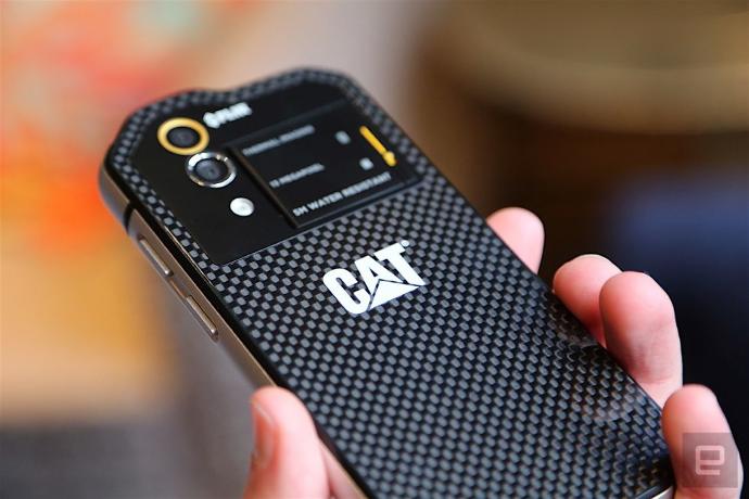 Masaya Vursan Masayı Çatlatacak Telefon CAT S60