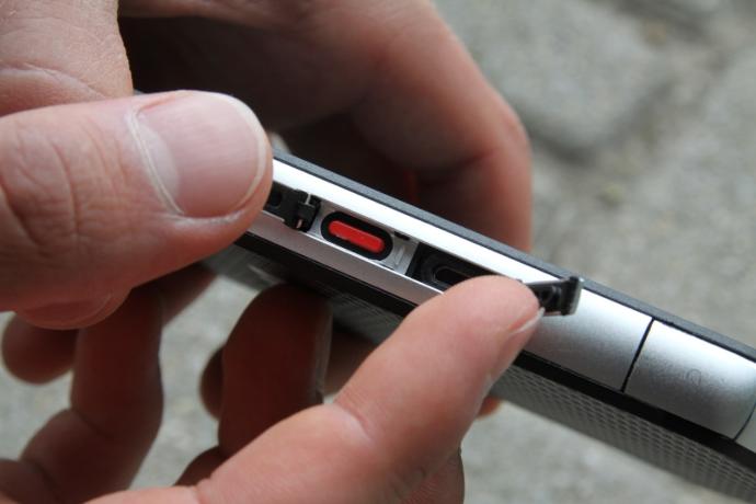 Masaya Vursan Masayı Çatlatacak Telefon CAT S60