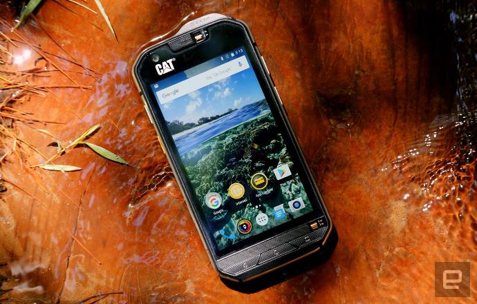 Masaya Vursan Masayı Çatlatacak Telefon CAT S60