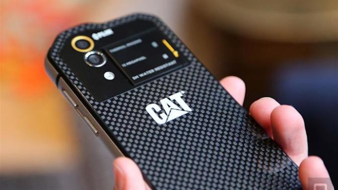 Masaya Vursan Masayı Çatlatacak Telefon CAT S60