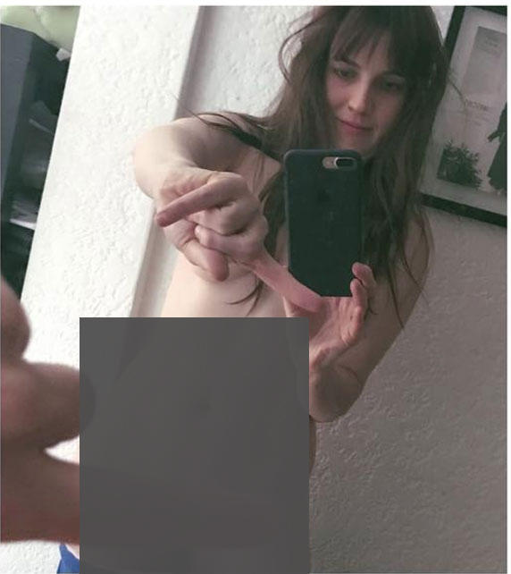 Garip Bir Akım: Tek Parmak Selfie Challenge
