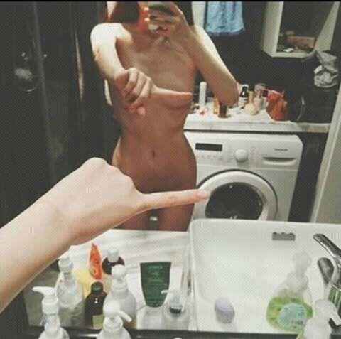Garip Bir Akım: Tek Parmak Selfie Challenge