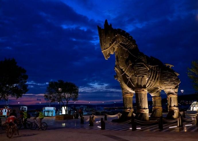 Bir Başkadır Çanakkale'm