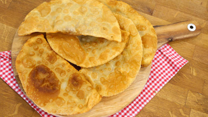 Yemelere Doyamayacağınız Bir Lezzet; Çiğ Börek (Yarımca) Tarifi!