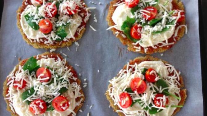 Sağlıklı Beslenenler ve Diyette Olanlar İçin Yapılışı Kolay Mini Kinoa Pizza!