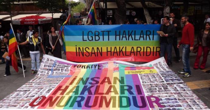 Türkiye'de Eş Cinsellerin Yaşadığı Sorunlar
