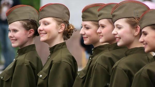 Rus Kadınları Güzeldir Ama Asker Olanları Daha da Güzeldir