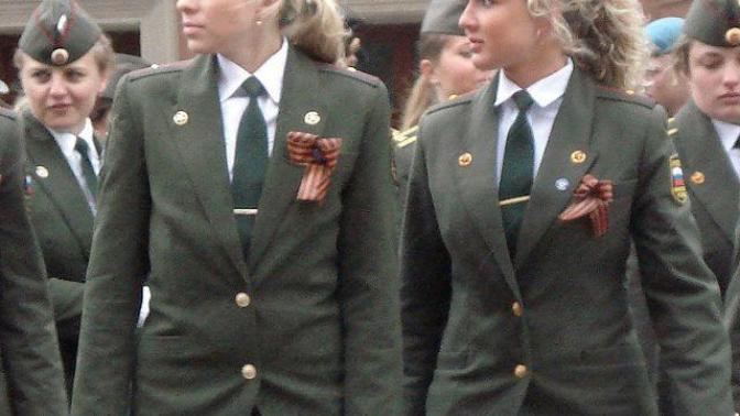 Rus Kadınları Güzeldir Ama Asker Olanları Daha da Güzeldir