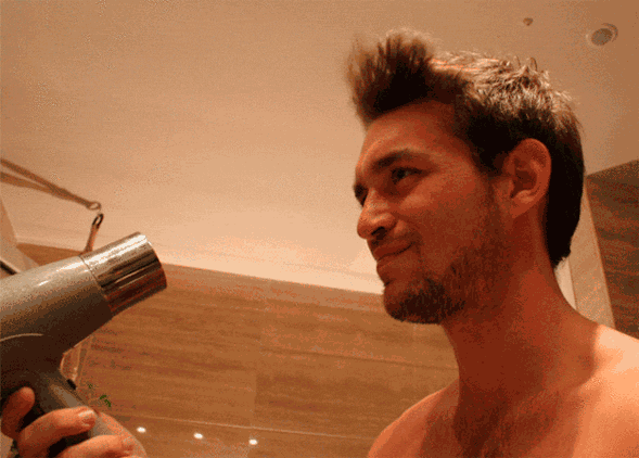 Saçlarına Özen Gösteren Erkeklerin Yaşadığı 5 Korku Sahnesi