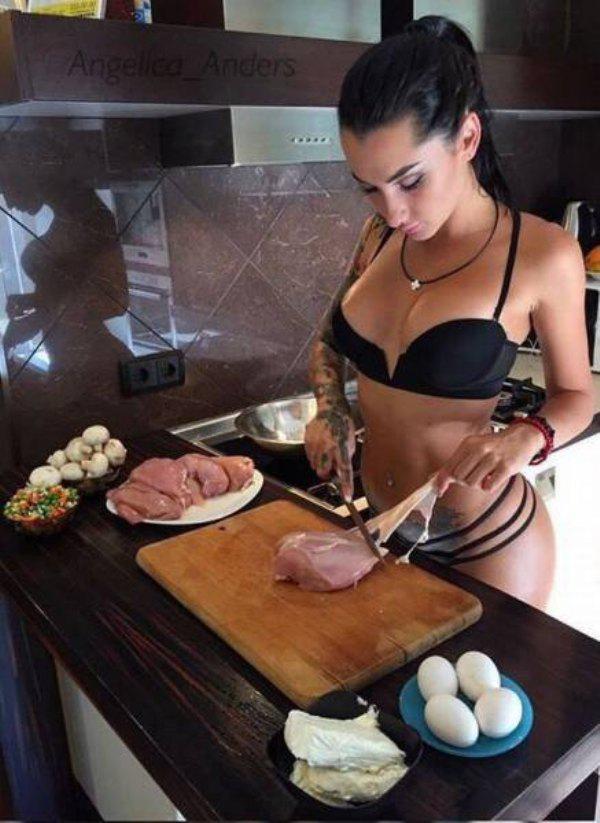Hatunların Mutlaka Mutfakta Yemek Yapması Gerektiğini Kanıtlayan Kareler