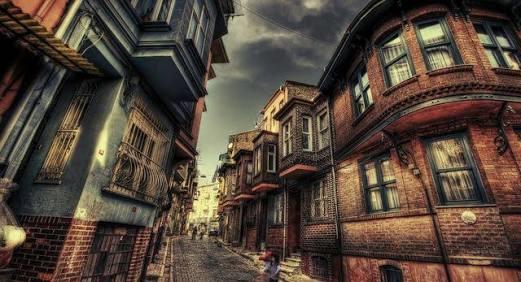 Hayat Hepimize Zorla Kendini Öğretir