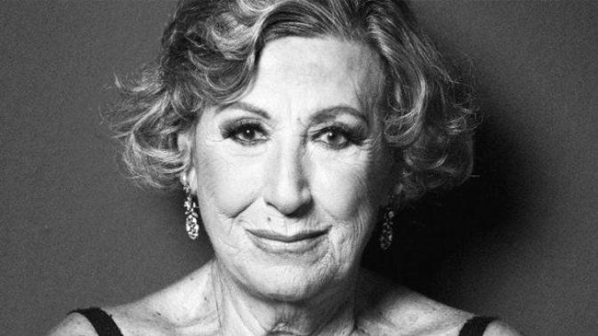 Atatürk'ün Karşısında Şarkılar Söyleyen Türk Sanat Müziğinin Dev İsmi: Müzeyyen Senar