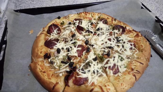 Ev Yapımı Pizza Tarifi