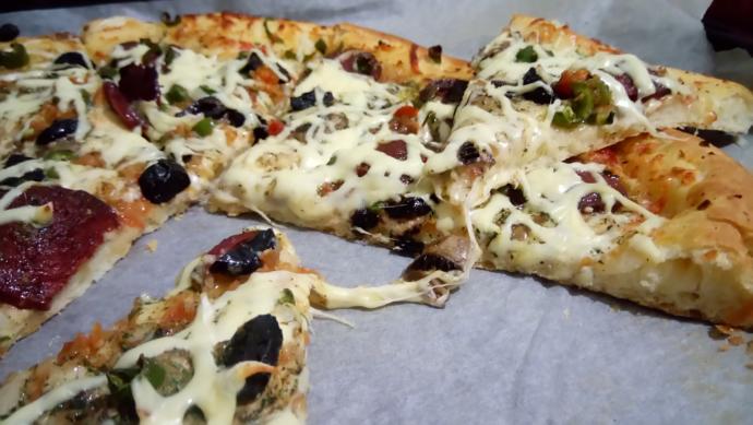 Ev Yapımı Pizza Tarifi