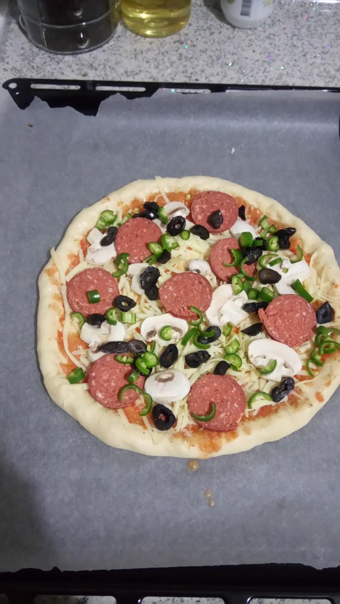 Ev Yapımı Pizza Tarifi