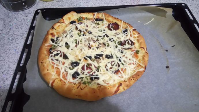 Ev Yapımı Pizza Tarifi