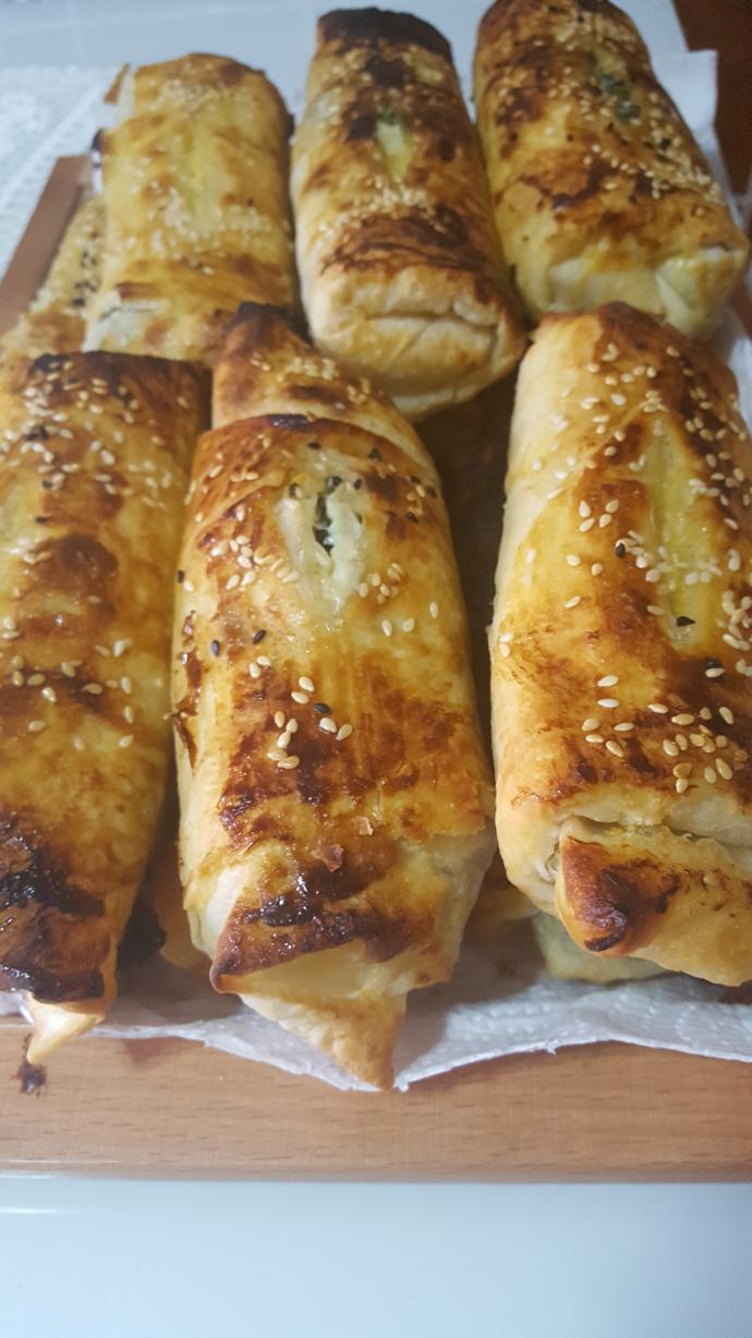 Bol Malzeme ile Karnıyarık Böreği