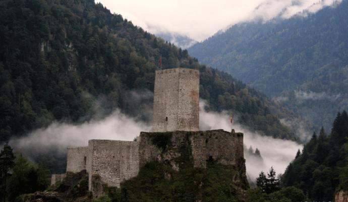 Yeşilin Tüm Tonlarını Görebildiğin Şehir: Bir Başkadır Rize