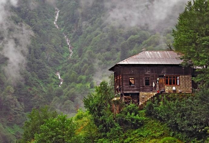 Yeşilin Tüm Tonlarını Görebildiğin Şehir: Bir Başkadır Rize
