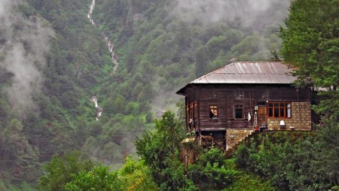 Yeşilin Tüm Tonlarını Görebildiğin Şehir: Bir Başkadır Rize
