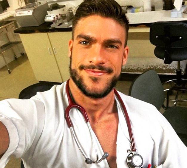 "Keşke Her Gün Check-Up Yaptırabilsem" Diyeceğiniz Yakışıklı Doktor ve Hemşireler