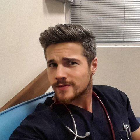 Keşke Her Gün Hasta Olsam Diyeceğiniz Yakışıklı Türk Doktorlar!