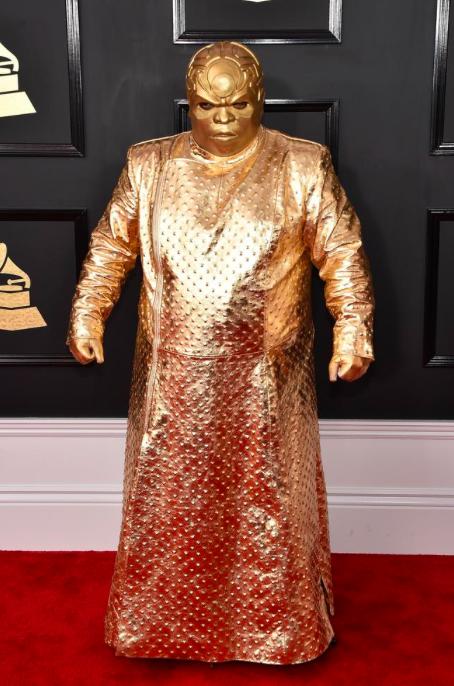 "O Kıyafeti Hangi Kafayla Giydin" Dedirten 2017 Grammy Ödül Töreninin Rüküşleri