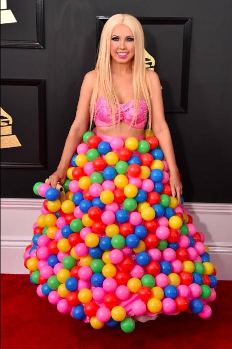 "O Kıyafeti Hangi Kafayla Giydin" Dedirten 2017 Grammy Ödül Töreninin Rüküşleri